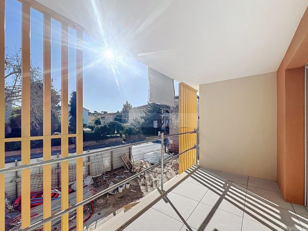 A louer APPARTEMENT T3 62 M2 TERRASSE BORD DE MER SIX FOURS LES PLAGES