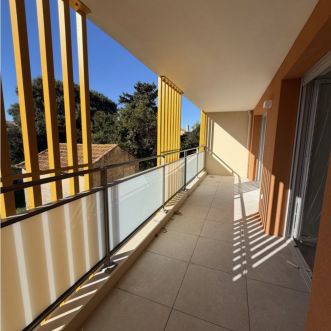 Beau T2 proche commerces 83140 Six-Fours-les-Plages