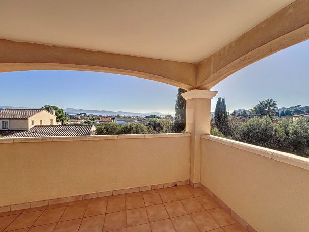 A vendre CHARMANTE VILLA 6 PIECES 190 M&sup2;  La Ciotat