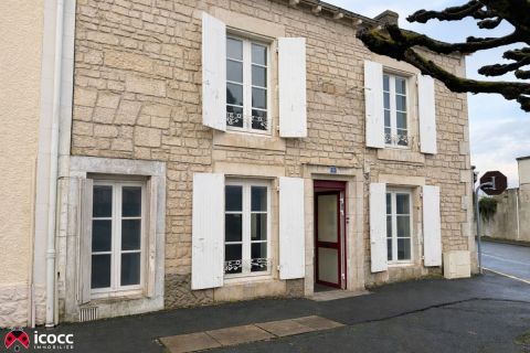 A louer MAISON  DE MAîTRE  LUCON