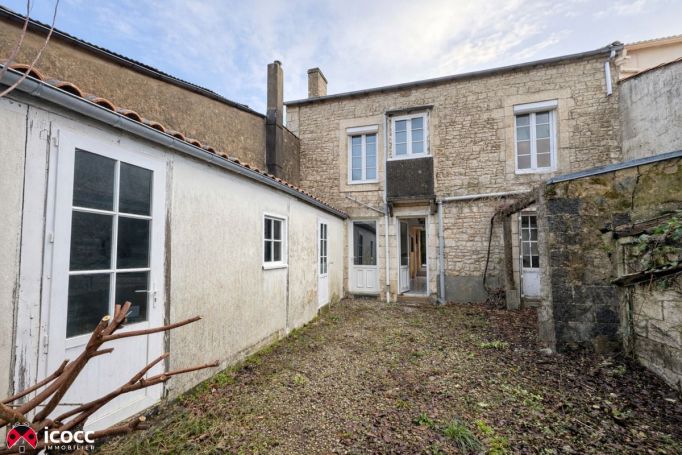 A louer MAISON  DE MAîTRE  LUCON