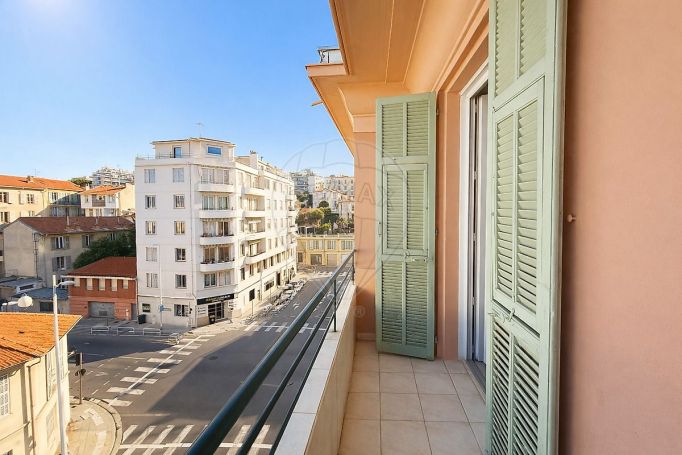 A louer APPARTEMENT T3 55 M2 BORD DE MER NICE