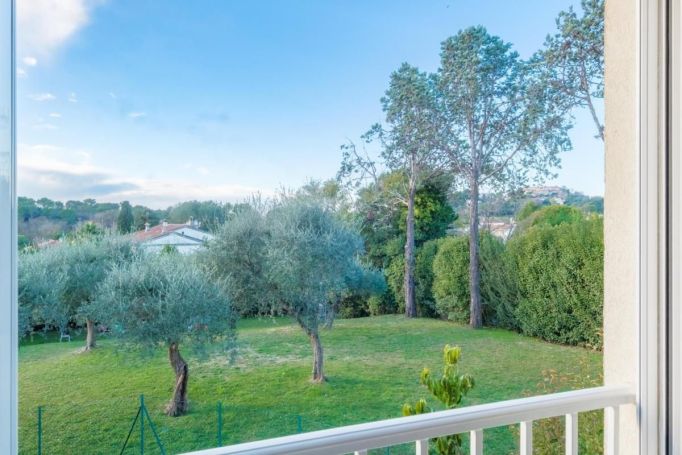 A louer APPARTEMENT DE PRESTIGE T3 89 M2 TERRASSE  MOUGINS