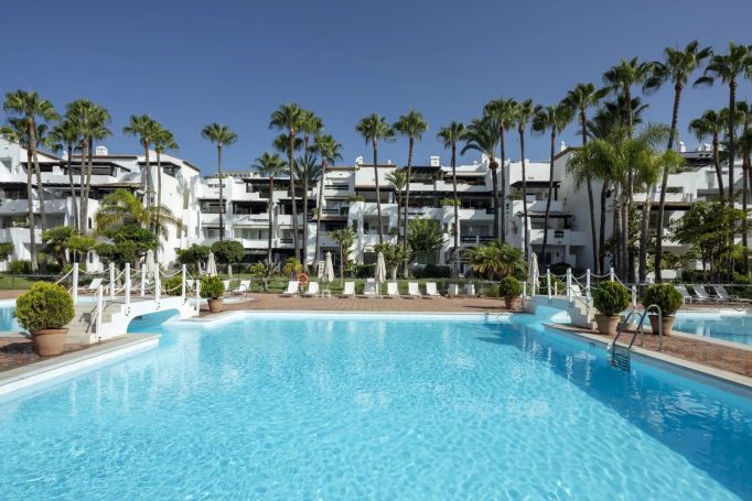 A louer PENTHOUSE DE PRESTIGE T4 137 M2 TERRASSE PIEDS DANS L'EAU MARBELLA