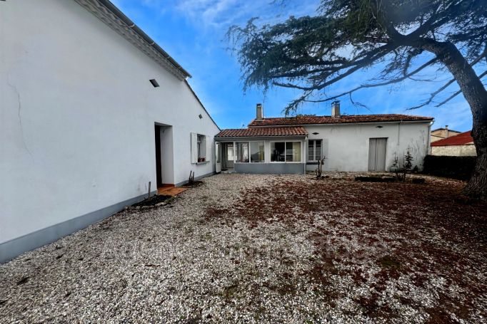 A vendre MAISON  8 PIECES 138 M2  BEGADAN