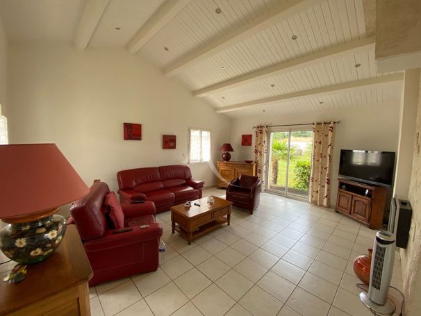 A vendre MAISON  5 PIECES 120 M2 BORD DE MER TALMONT SAINT HILAIRE