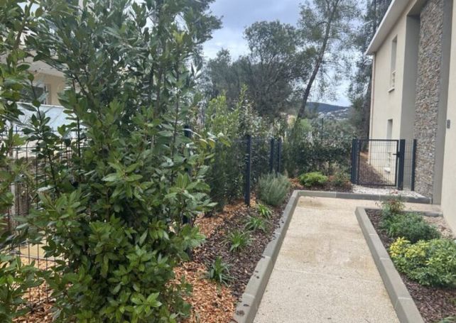 A louer APPARTEMENT DE PRESTIGE NEUF T3 83 M2 TERRASSE BORD DE MER LA CIOTAT