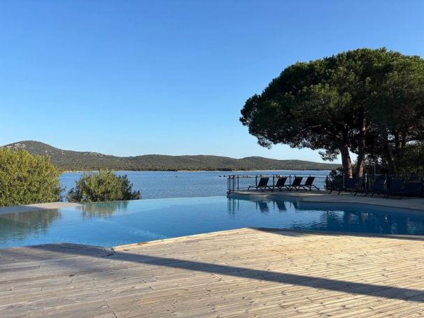 A louer APPARTEMENT DE PRESTIGE T2 38 M2 TERRASSE BORD DE MER PIANOTTOLI CALDARELLO