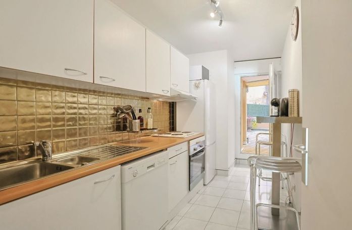 A louer APPARTEMENT T3 65 M2 TERRASSE PLAGE à PIED BANDOL