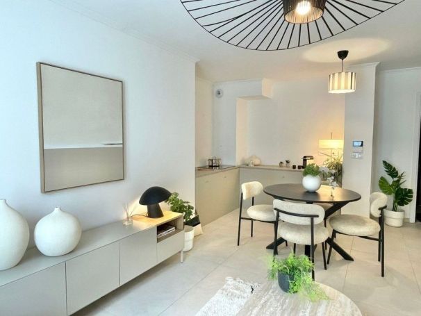 A louer APPARTEMENT T3 70 M2 BORD DE MER NICE