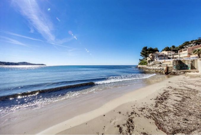 A louer APPARTEMENT DE PRESTIGE T3 42 M2 TERRASSE BORD DE MER LA SEYNE SUR MER