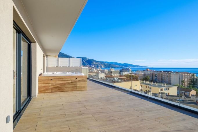 A louer APPARTEMENT DE PRESTIGE T4 152 M2 TERRASSE VUE MER ROQUEBRUNE CAP MARTIN