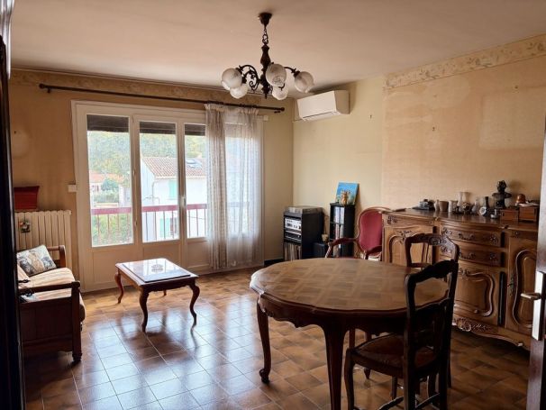 A louer APPARTEMENT T3 74 M2 BORD DE MER LA SEYNE SUR MER