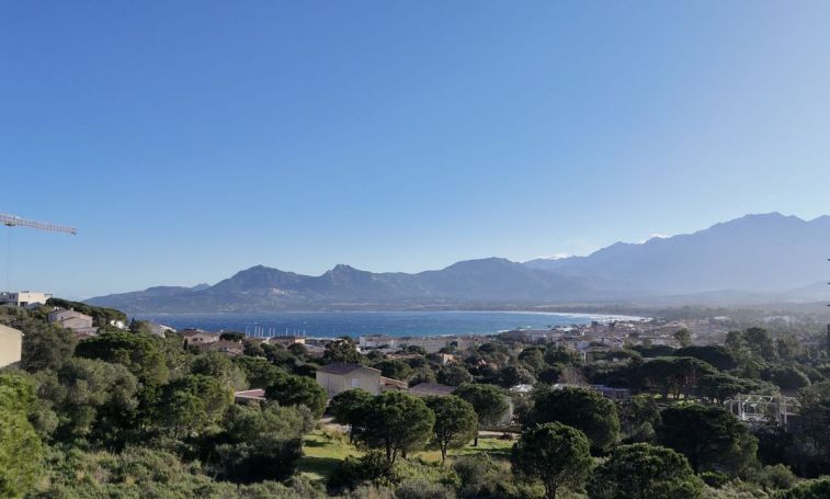 A louer APPARTEMENT DUPLEX DE PRESTIGE NEUF T4 97 M2 TERRASSE VUE MER CALVI