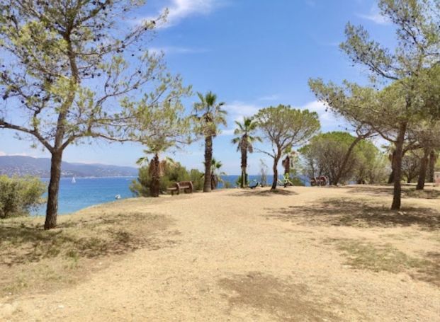 A louer APPARTEMENT T2 40 M2 BORD DE MER BORMES LES MIMOSAS