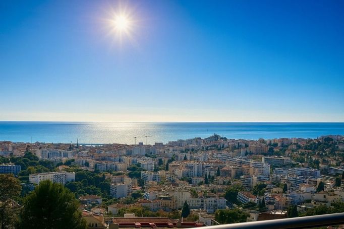 A louer APPARTEMENT DE PRESTIGE NEUF T5 157 M2 VUE MER LE CANNET