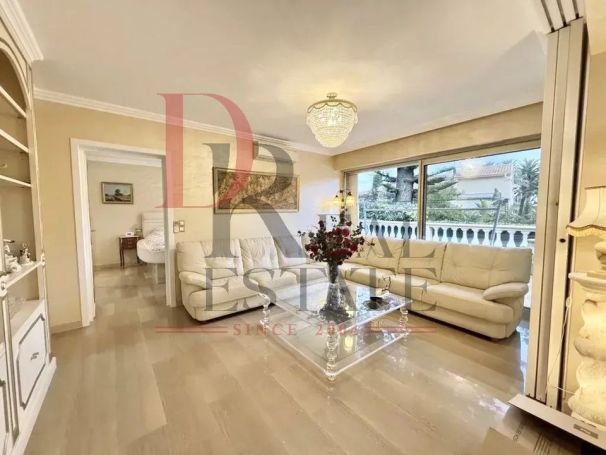 A louer APPARTEMENT DE PRESTIGE T5 158 M2 TERRASSE BORD DE MER BEAULIEU SUR MER