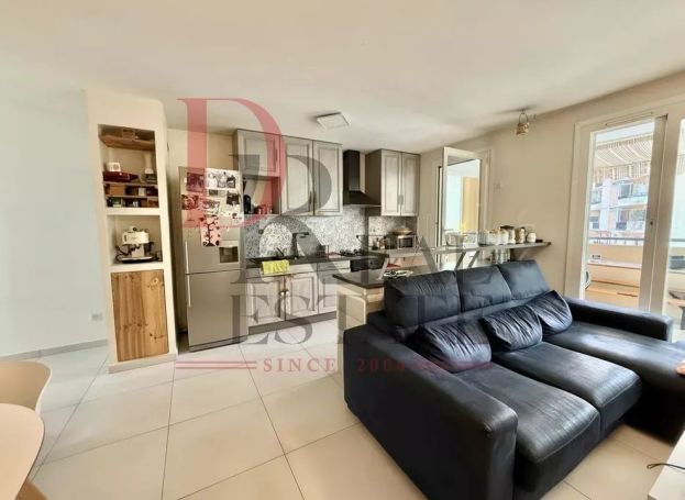 A louer APPARTEMENT T3 65 M2 TERRASSE BORD DE MER MENTON