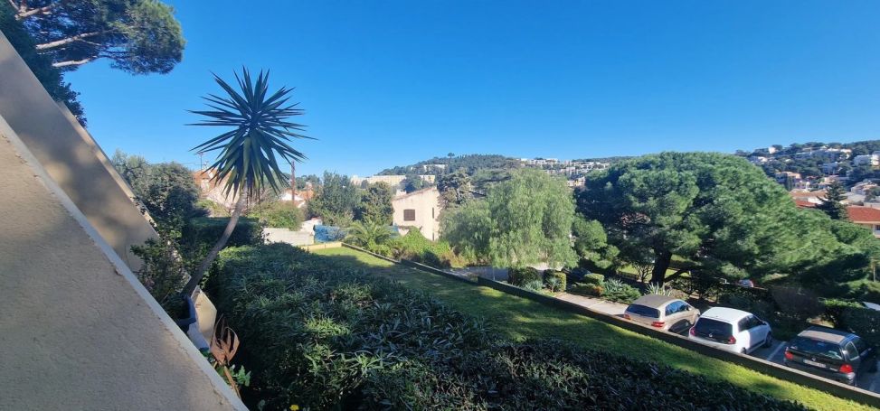 A louer APPARTEMENT T2 55 M2 TERRASSE BORD DE MER SAINT MANDRIER SUR MER