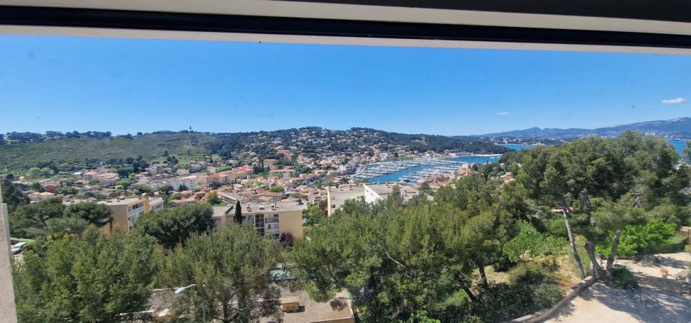 A louer APPARTEMENT T3 40 M2 BORD DE MER SAINT MANDRIER SUR MER