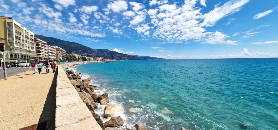 A louer STUDIO  34 M2 BORD DE MER MENTON