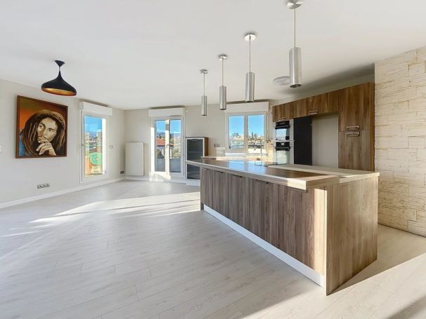 A louer APPARTEMENT T3 79 M2 TERRASSE VUE MER NICE