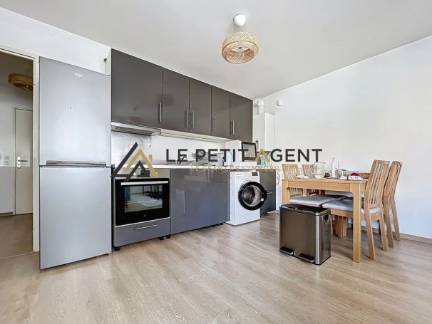 A louer APPARTEMENT T2 43 M2 TERRASSE  LE BOUSCAT