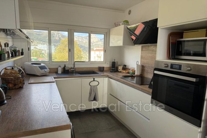 A louer APPARTEMENT T3 70 M2 TERRASSE BORD DE MER VENCE