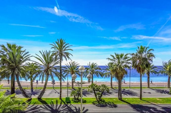 A louer APPARTEMENT DE PRESTIGE T3 65 M2 TERRASSE PIEDS DANS L'EAU NICE