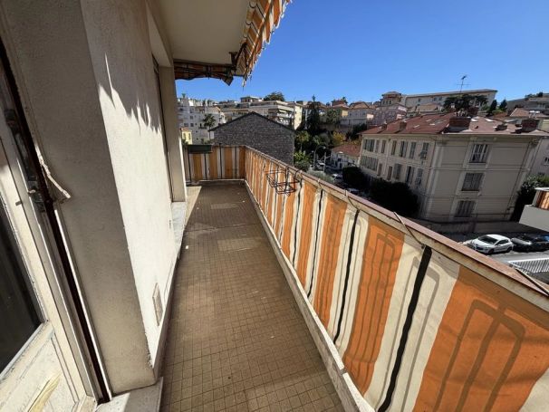 A louer APPARTEMENT T3 65 M2 BORD DE MER NICE