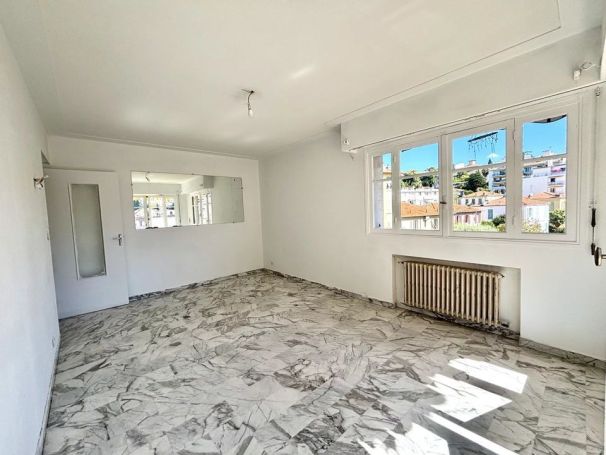 A louer APPARTEMENT T3 65 M2 BORD DE MER NICE