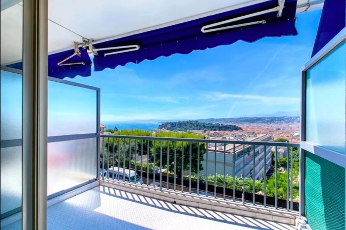 A louer APPARTEMENT DE PRESTIGE T3 62 M2 TERRASSE BORD DE MER NICE