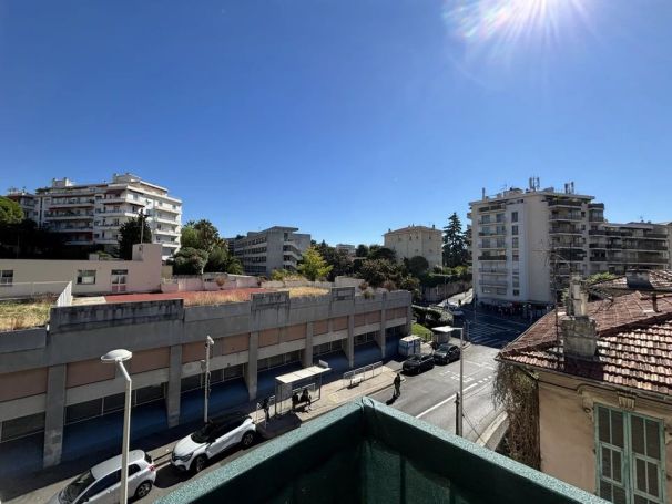 A louer APPARTEMENT T2 39 M2 BORD DE MER NICE