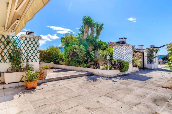 A louer APPARTEMENT DE PRESTIGE T4 144 M2 TERRASSE BORD DE MER NICE