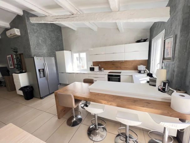 A louer MAISON  6 PIECES 500 M2 BORD DE MER NICE