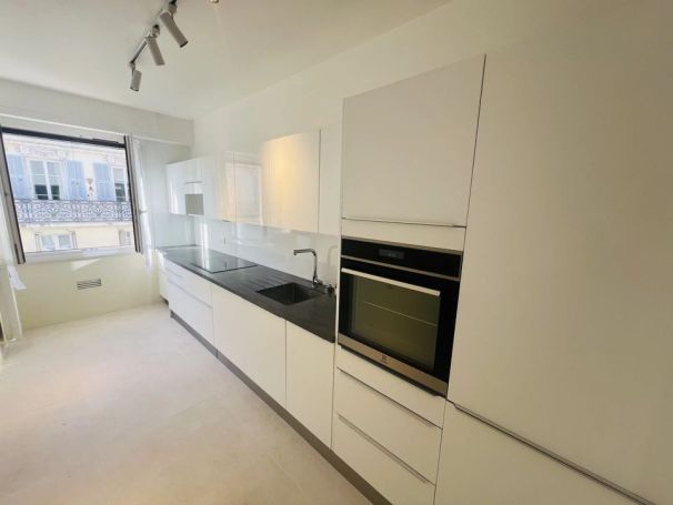 A louer APPARTEMENT T3 TERRASSE BORD DE MER NICE