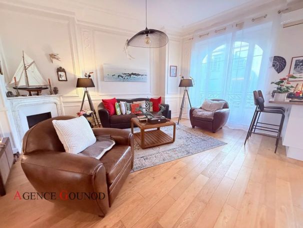 A louer APPARTEMENT DE PRESTIGE T4 104 M2 BORD DE MER NICE