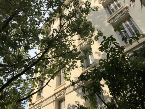 A louer APPARTEMENT DE PRESTIGE T3 70 M2 BORD DE MER NICE