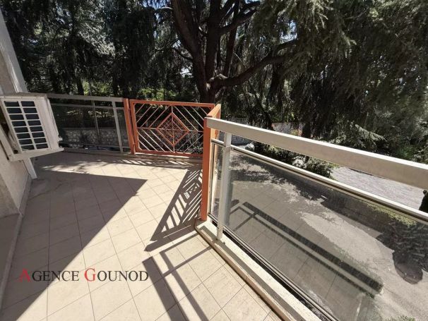 A louer APPARTEMENT NEUF T2 37 M2 TERRASSE BORD DE MER NICE