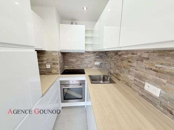 A louer APPARTEMENT NEUF T2 37 M2 TERRASSE BORD DE MER NICE