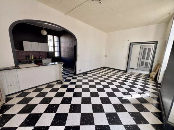 A louer APPARTEMENT T4 90 M2  NIMES