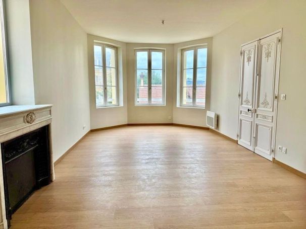 A louer APPARTEMENT DE PRESTIGE T4 87 M2 BORD DE MER TROUVILLE SUR MER