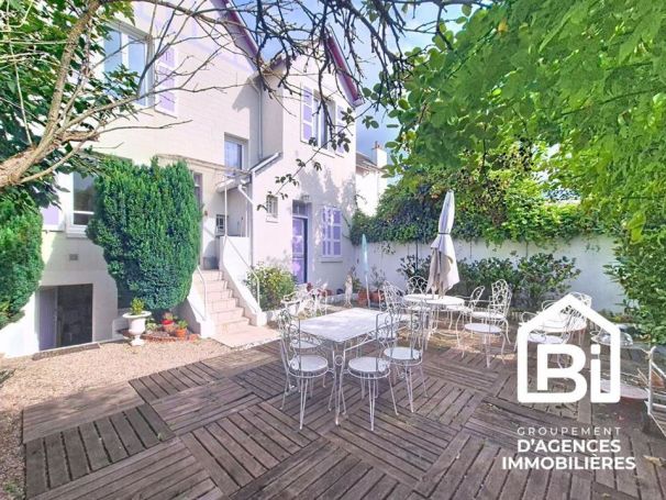 A louer MAISON  DE MAîTRE BORD DE MER DEAUVILLE