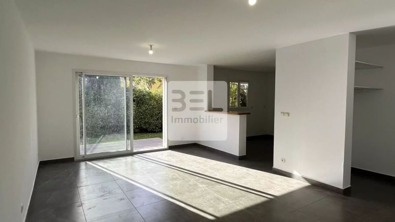 A louer MAISON  5 PIECES 88 M2  BAGNOLS SUR CEZE