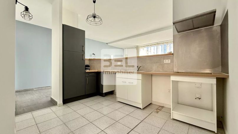 A louer APPARTEMENT T5 78 M2  PONT SAINT ESPRIT