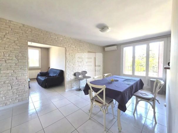 A louer APPARTEMENT T4 57 M2  BAGNOLS SUR CEZE