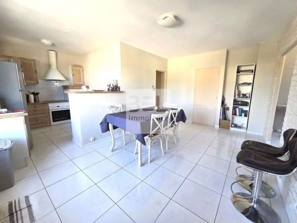 A louer APPARTEMENT T4 57 M2  BAGNOLS SUR CEZE