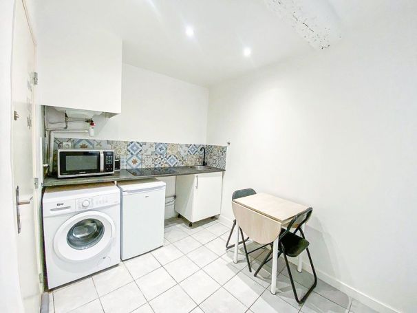 A louer STUDIO  21 M2 BORD DE MER TOULON