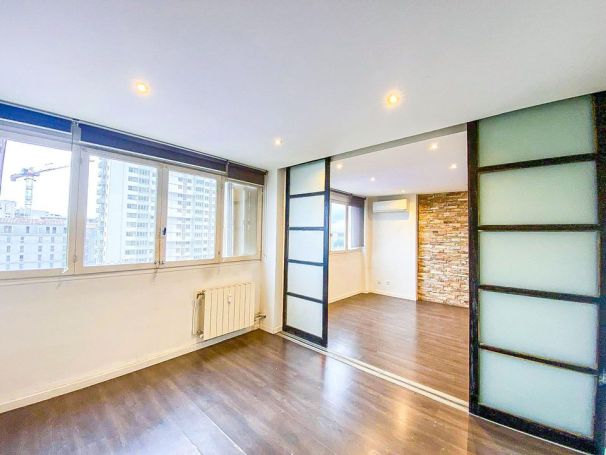 A louer APPARTEMENT T3 52 M2 BORD DE MER TOULON