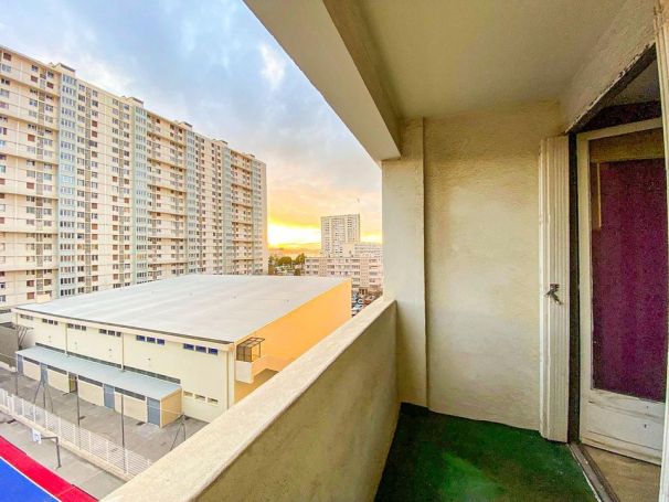 A louer APPARTEMENT T3 52 M2 BORD DE MER TOULON